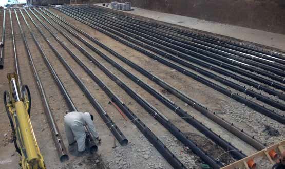 Укладка труб для подвода очищаемой газовой фазы в насыпном биофильтре